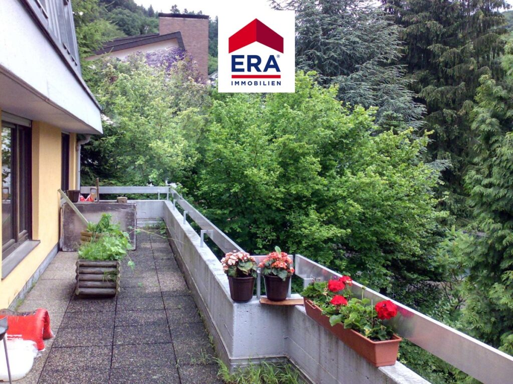 Außen rundum grün
